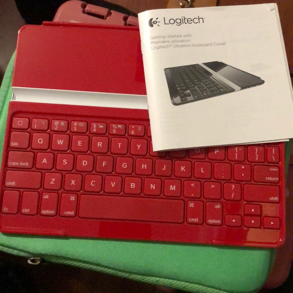Logitech keyboard cover & incase sleeve